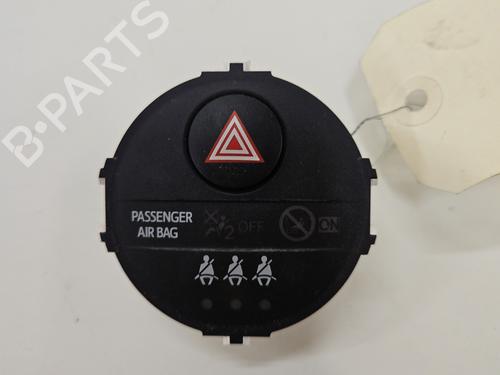Used Warning switch Warning switch TOYOTA YARIS (_P13_) 1.5 Hybrid (NHP130_, NHP130) (101 hp) 26402164 26402164
