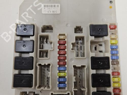 Used Fuse box Fuse box 39396253 39396253