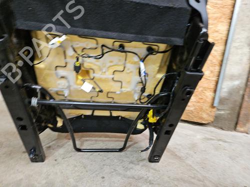 Right front seat CITROËN C3 III (SX) 1.2 THP 110 (SXHNPS, SXHNZT, SXHNZ6) | BP31020041C16 