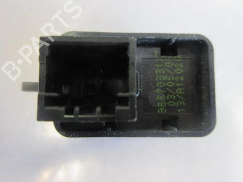 Used Switch PEUGEOT 1007 (KM_) 1.4 HDi (68 hp) 22106387