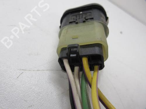 Used Right front window switch Right front window switch FORD FOCUS I Turnier (DNW) 1.6 16V (100 hp) 22106854 22106854