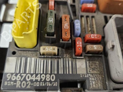 Used Fuse box Fuse box PEUGEOT 407 (6D_) 2.0 HDi (6DRHRH) (140 hp) 39929386 39929386