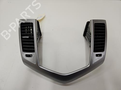 Used Air vent CHEVROLET CRUZE (J300) 2.0 CDI (163 hp) 27330280