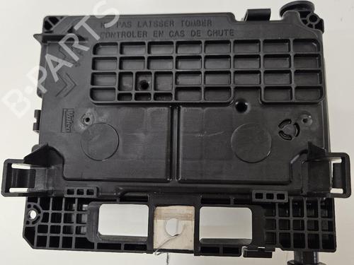 Used Fuse box Fuse box 37423149 37423149