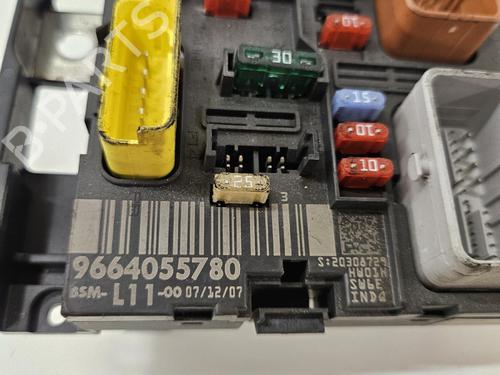 Used Fuse box Fuse box 38300262 38300262
