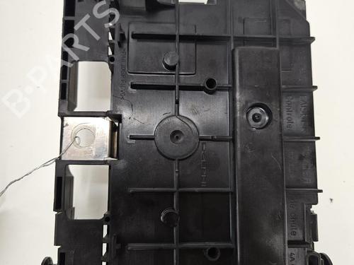 Used Fuse box Fuse box 39110508 39110508