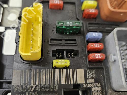 Used Fuse box Fuse box 38954847 38954847