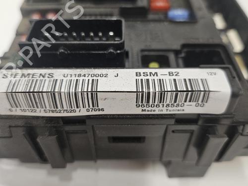 Used Fuse box Fuse box 39457657 39457657