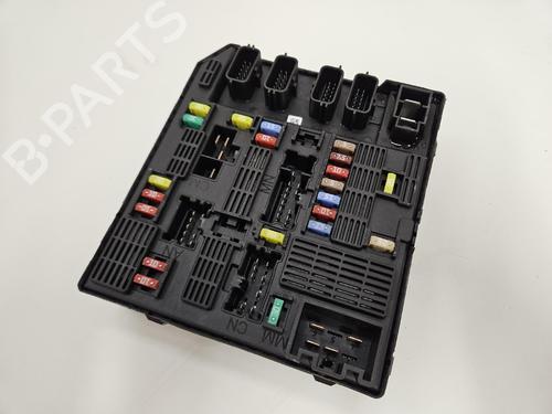 Used Fuse box Fuse box 38640148 38640148