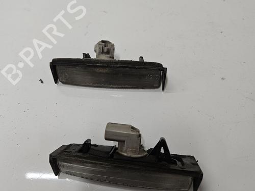 licence-plate-light-lexus-is-i-_e1_-1999-2000-2001-2002-2003-2004-2005-40177251 main image