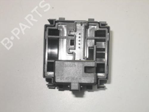 Used Switch Switch RENAULT CLIO III (BR0/1, CR0/1) 1.5 dCi (BR17, CR17) (86 hp) 22105048 22105048