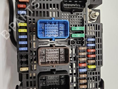 Used Fuse box Fuse box PEUGEOT 308 SW II (LC_, LJ_, LR_, LX_, L4_) 2.0 BlueHDi 150 (150 hp) 39929365 39929365
