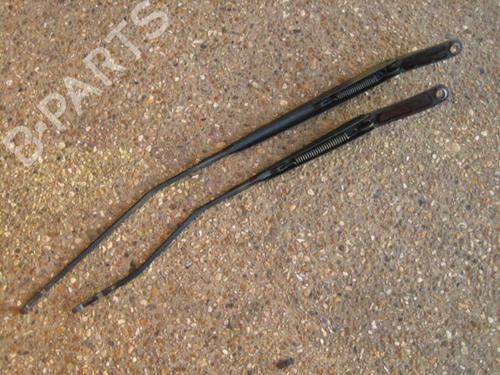 Used Front windshield wiper arm RENAULT LAGUNA III (BT0/1) 2.0 dCi (BT01, BT08, BT09, BT0E, BT0K, BT12, BT1C, BT1D,... (150 hp) 20909302