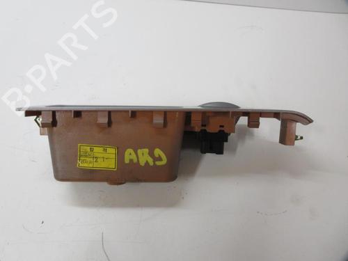 Used Right rear window switch Right rear window switch KIA SORENTO I (JC) 2.5 CRDi 4WD (140 hp) 22107040 22107040
