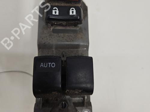 Used Left front window switch TOYOTA YARIS (_P13_) 1.0 (KSP130_, KSP130) (69 hp) 30604399