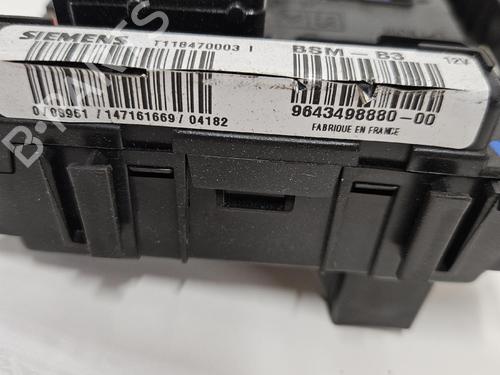Used Fuse box Fuse box 39198605 39198605