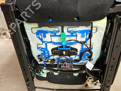 Used Right front seat Right front seat PEUGEOT 2008 II (UD_, US_, UY_, UJ_, UR_, UC_) 1.2 PureTech 130 (USHNS, URHNS) (130 hp) 33565906 33565906