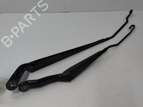Used Front windshield wiper arm PEUGEOT 206 Hatchback (2A/C) 2.0 HDI 90 (90 hp) 21007355