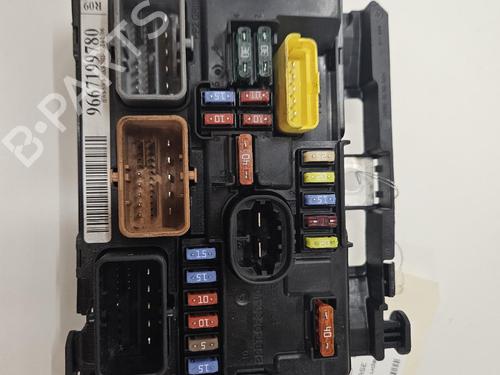 Fuse box CITROËN C3 Picasso (SH_) 1.6 HDI 90 | BP38080311E1 - Image 2