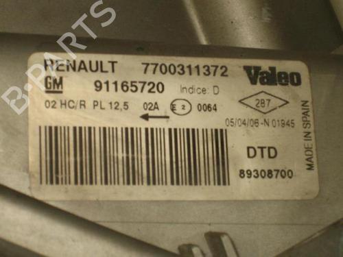 Used Right headlight RENAULT TRAFIC II Van (FL) 1.9 dCi 80 (FL0B) (82 hp) 20897979