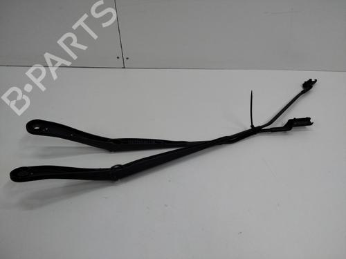 Used Front windshield wiper arm RENAULT CLIO V (B7_) 1.5 Blue dCi 85 (B7AG) (86 hp) 20901932