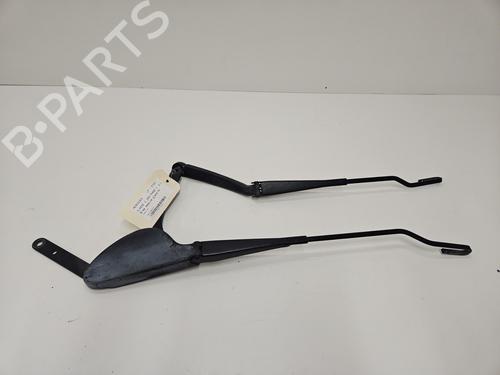 Used Front windshield wiper arm MERCEDES-BENZ C-CLASS (W203) C 220 CDI (203.006) (136 hp) 30115930