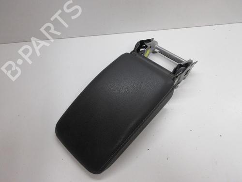 Used Armrest / Center console VW SCIROCCO III (137, 138) 2.0 TDI (140 hp) 22108834