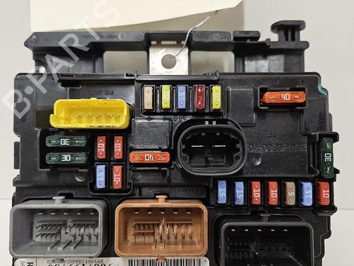 Used Fuse box Fuse box 37672008 37672008