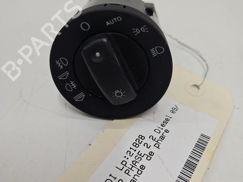 Used Headlight switch AUDI A4 B7 (8EC) 2.0 TDI 16V (140 hp) 30795946