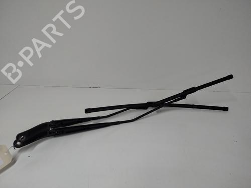 Used Front windshield wiper arm FIAT 500L (351_, 352_) 1.6 D Multijet (199LYD1B) (105 hp) 20901629