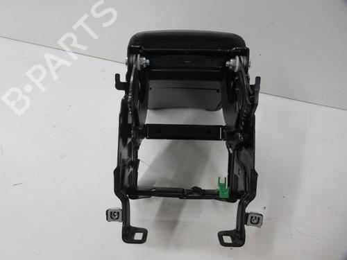 Used Armrest / Center console Armrest / Center console AUDI A4 B8 Avant (8K5) 2.0 TDI (143 hp) 22106977 22106977