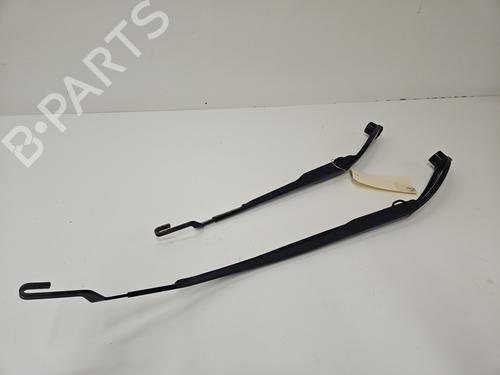 front-windshield-wiper-arm-kia-sportage-iv-ql-qle-2015-2016-2017-2018-2019-2020-2021-2022-32221552 main image