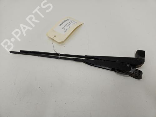 Used Front windshield wiper arm RENAULT RAPID Box Body/MPV (F40_, G40_) 1.1 (48 hp) 32484676