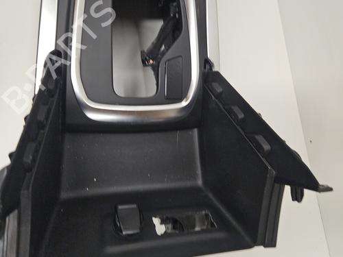 Armrest / Center console RENAULT MEGANE IV Hatchback (B9A/M/N_) 1.5 Blue dCi 115 (B9A6) | BP31378850I20