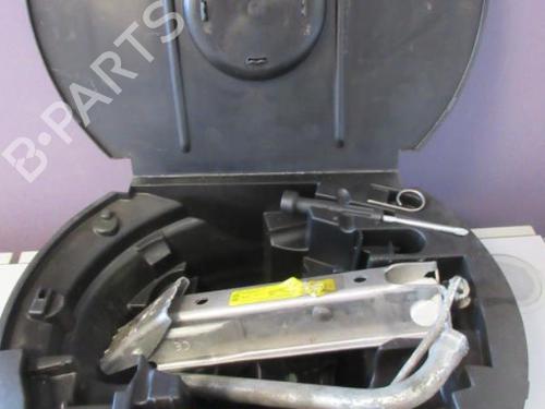 Used Jack Kit Jack Kit VW POLO IV (9N_, 9A_) 1.9 SDI (64 hp) 22106234 22106234
