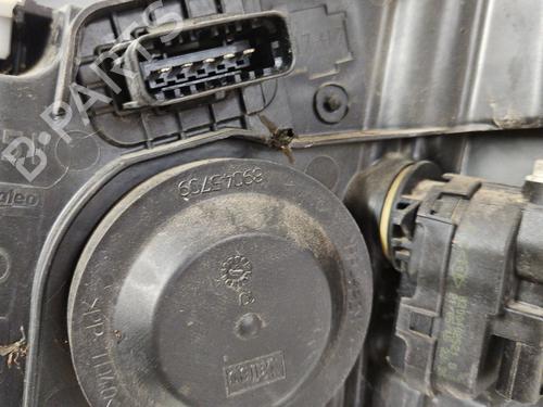 Right headlight RENAULT SCÉNIC III (JZ0/1_) 1.2 TCe | BP29978719C29 