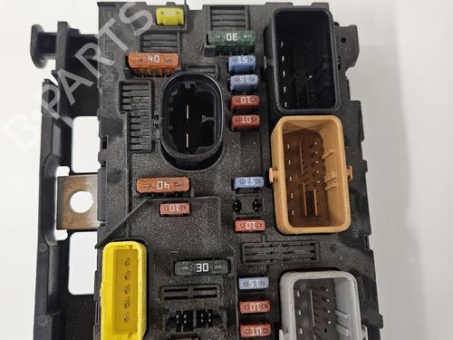 Used Fuse box Fuse box 38274747 38274747
