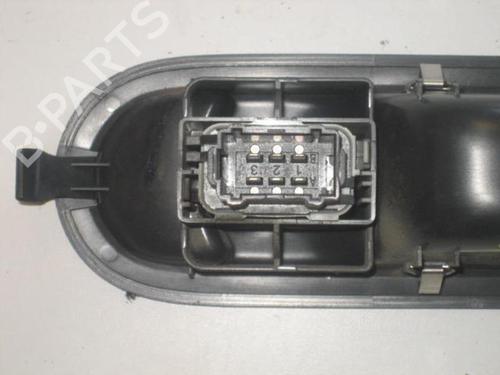 Used Right front window switch Right front window switch RENAULT CLIO III (BR0/1, CR0/1) 1.5 dCi (C/BR0G, C/BR1G) (68 hp) 20899096 20899096