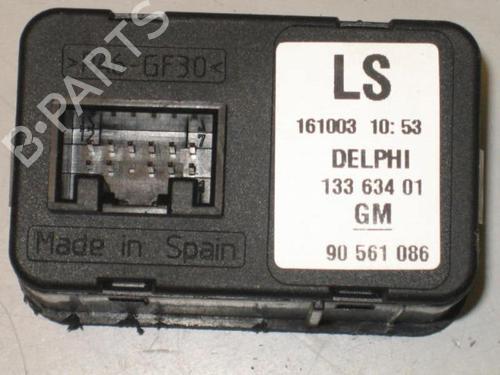 Used Left front window switch Left front window switch OPEL ZAFIRA A MPV (T98) 2.2 DTI 16V (F75) (125 hp) 20904471 20904471