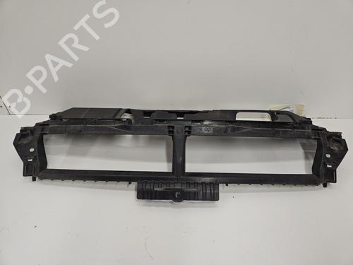 Used Grille PEUGEOT 308 II (LB_, LP_, LW_, LH_, L3_) 1.6 THP 125 (125 hp) 28218076