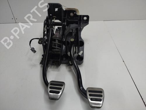 Used Clutch pedal Clutch pedal FORD USA MUSTANG Coupe 5.0 V8 (422 hp) 22109556 22109556