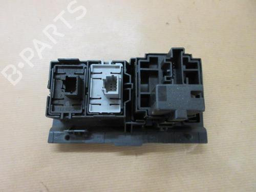 Used Headlight switch RENAULT LAGUNA III (BT0/1) 1.5 dCi (BT00, BT0A, BT0T, BT1J) (110 hp) 22107331