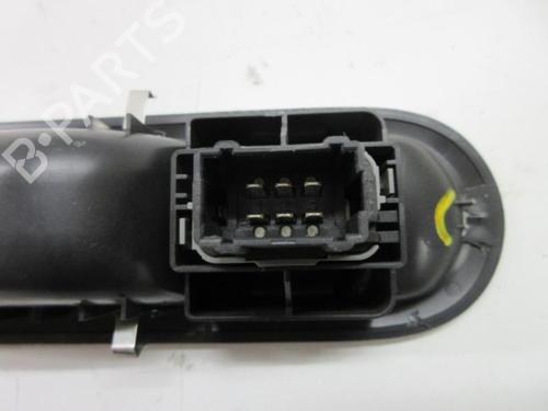Used Right front window switch Right front window switch RENAULT TWINGO II (CN0_) 1.5 dCi 75 (75 hp) 20900347 20900347
