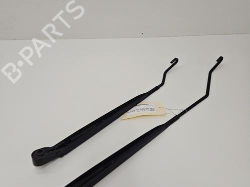 Used Front windshield wiper arm PEUGEOT 1007 (KM_) 1.4 (75 hp) 31301328
