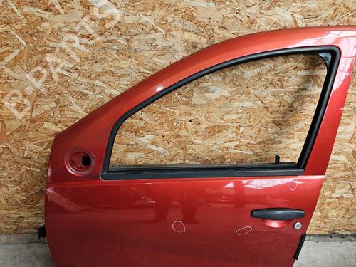 Used Left front door DACIA SANDERO 1.2 16V (75 hp) 29196661