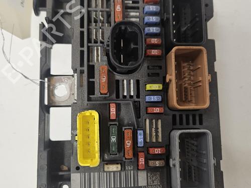 Used Fuse box Fuse box 39457678 39457678
