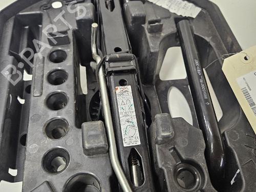 Used Jack Kit Jack Kit RENAULT LAGUNA III (BT0/1) 2.0 dCi (BT01, BT08, BT09, BT0E, BT0K, BT12, BT1C, BT1D,... (150 hp) 36479262 36479262