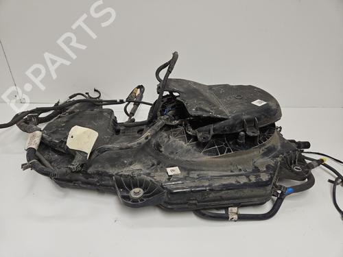 Serbatoio AdBlue RENAULT MEGANE IV Hatchback (B9A/M/N_) 1.5 Blue dCi 115 (B9A6) (116 hp) 31698382