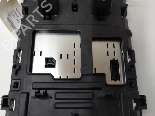 display-monitor-renault-megane-iv-hatchback-b9amn_-15-dci-90-b9a1-280901710r-2015-21059069 main image