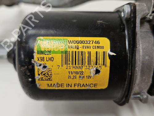 front-wiper-motor-renault-clio-iv-bh_-2012-2013-2014-2015-2016-2017-2018-2019-2020-2021-32221538 main image